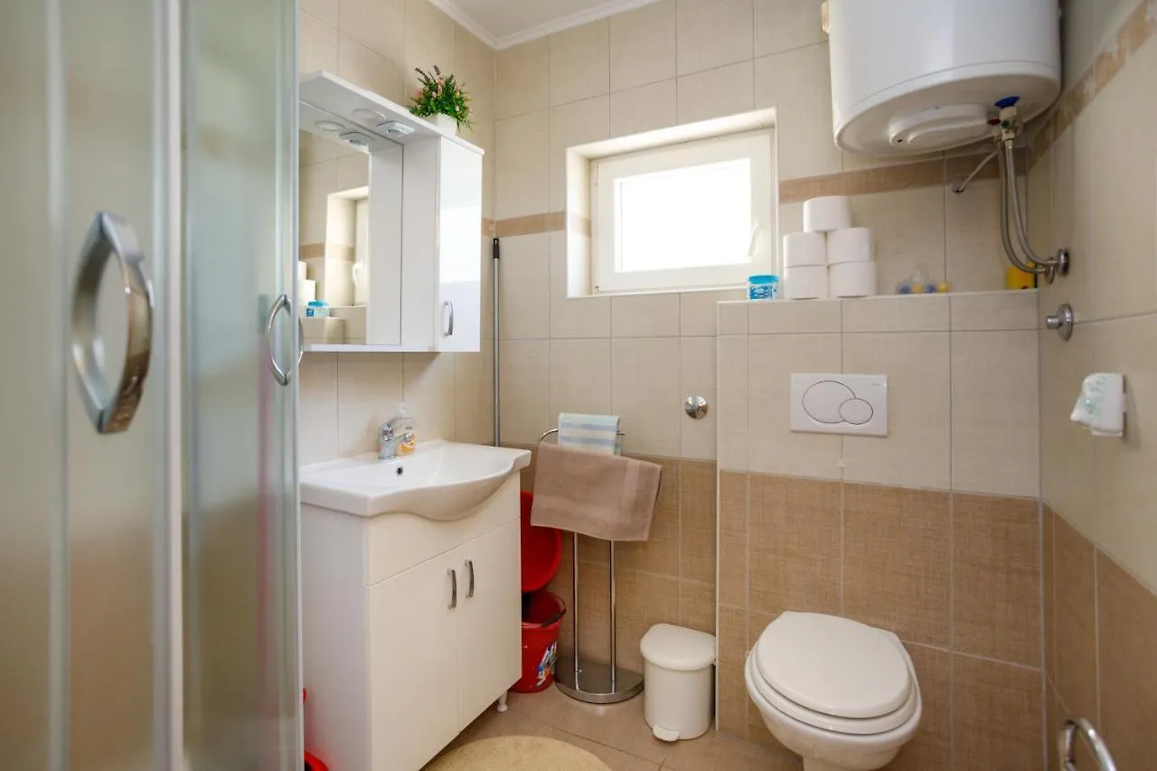 Apartmani Bakran Krk Town Croatia