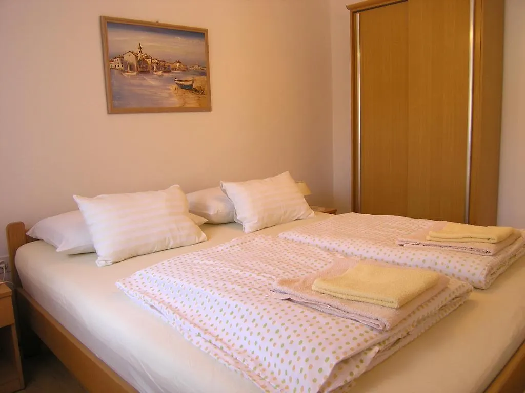 Apartmani Bakran Krk Town Croatia